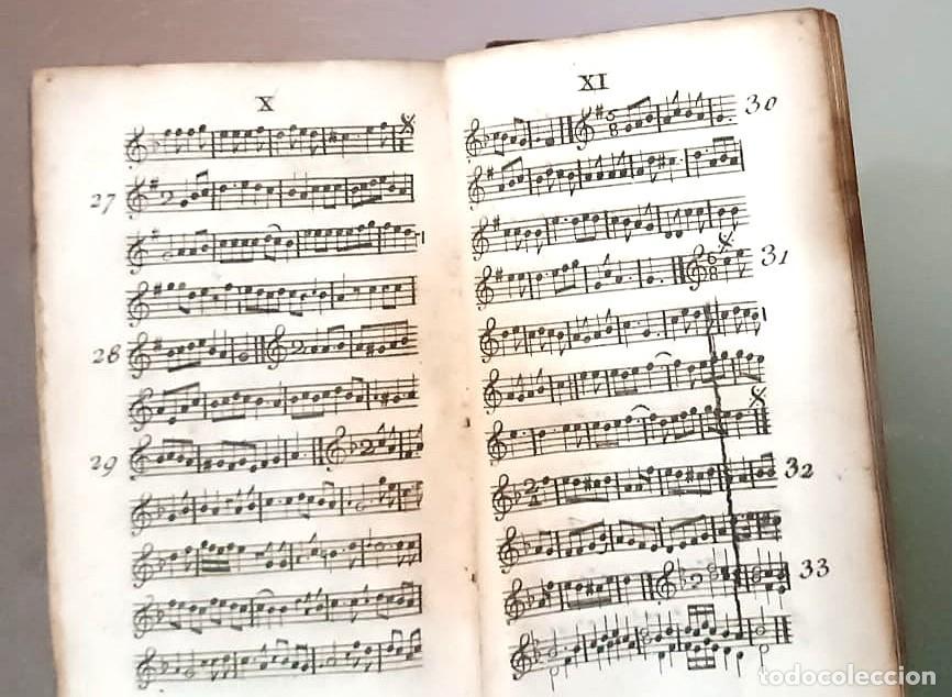 Libros antiguos: A&ntilde;o 1785. Curioso libro en miniatura del siglo XVIII sobre canciones. 12 cm.