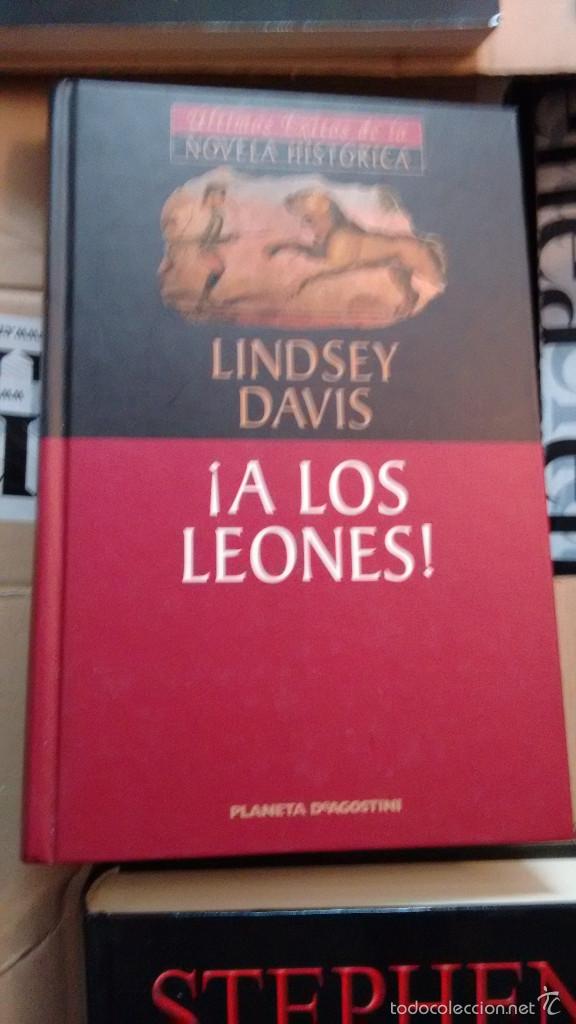 Libros antiguos: a los leones de lindsey davis - Foto 1