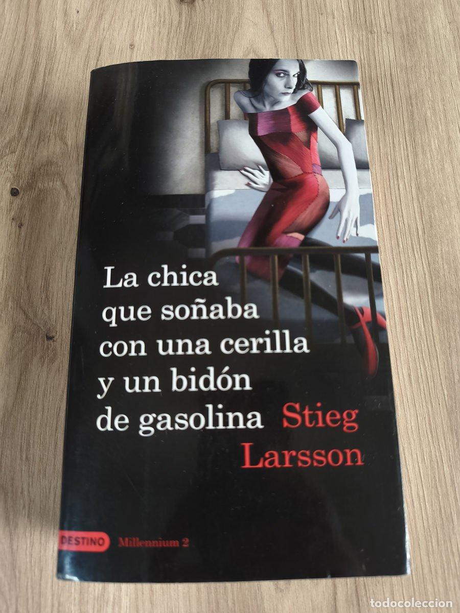 Libros antiguos: La chica que so&ntilde;aba con una cerilla y un bid&oacute;n de gasolin