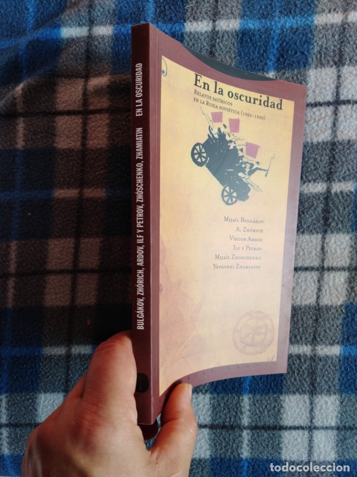 Libros antiguos: Novela - en la oscuridad - Foto 2