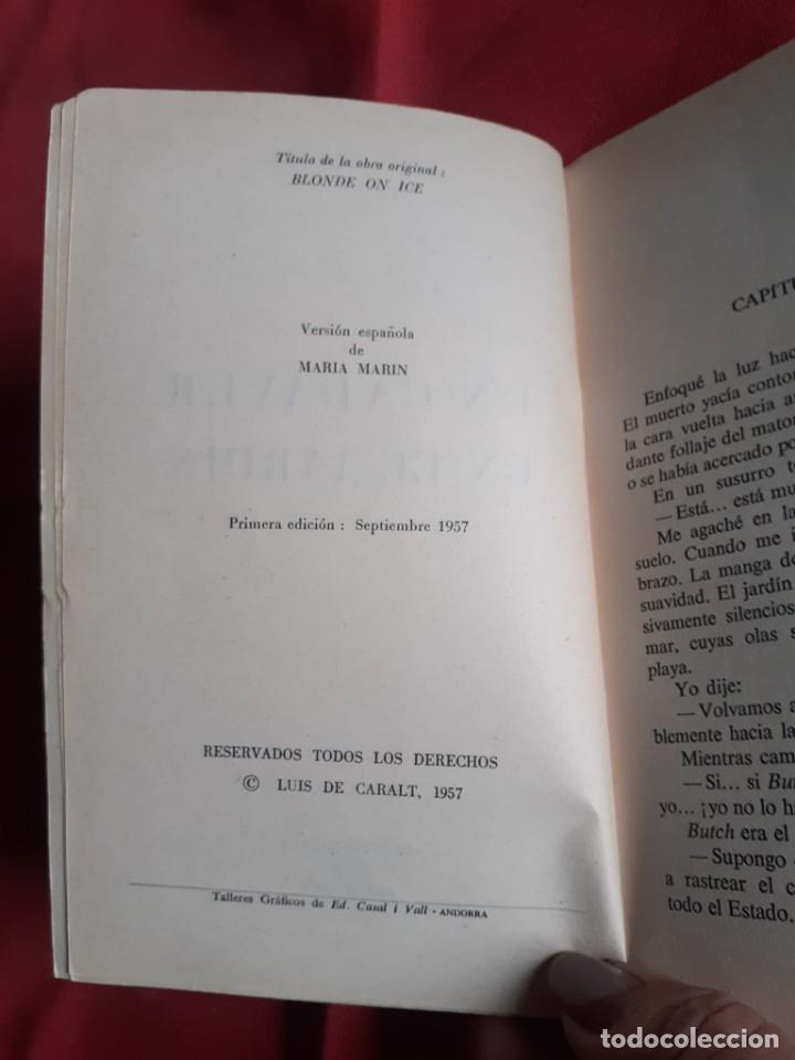 Libros antiguos: Novela un cad&aacute;ver en el jard&iacute;n - Foto 5