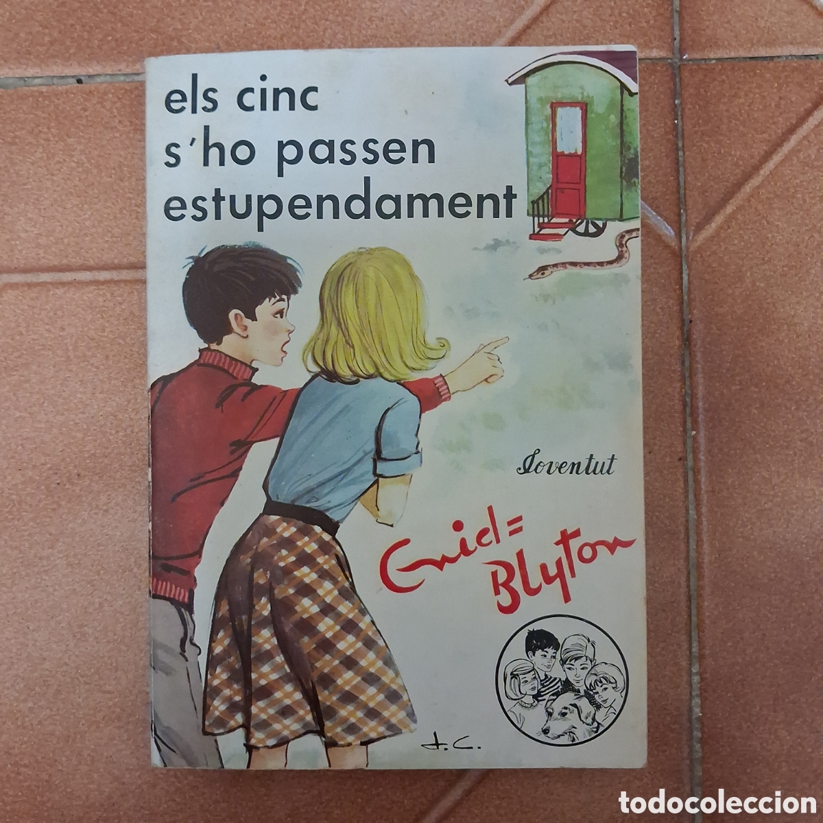 Old books: ENID BLYTON - ELS CINC S'HO PASSEN ESTUPENDAMENT (4a ed. 1985 Juventud) - En catal&agrave;