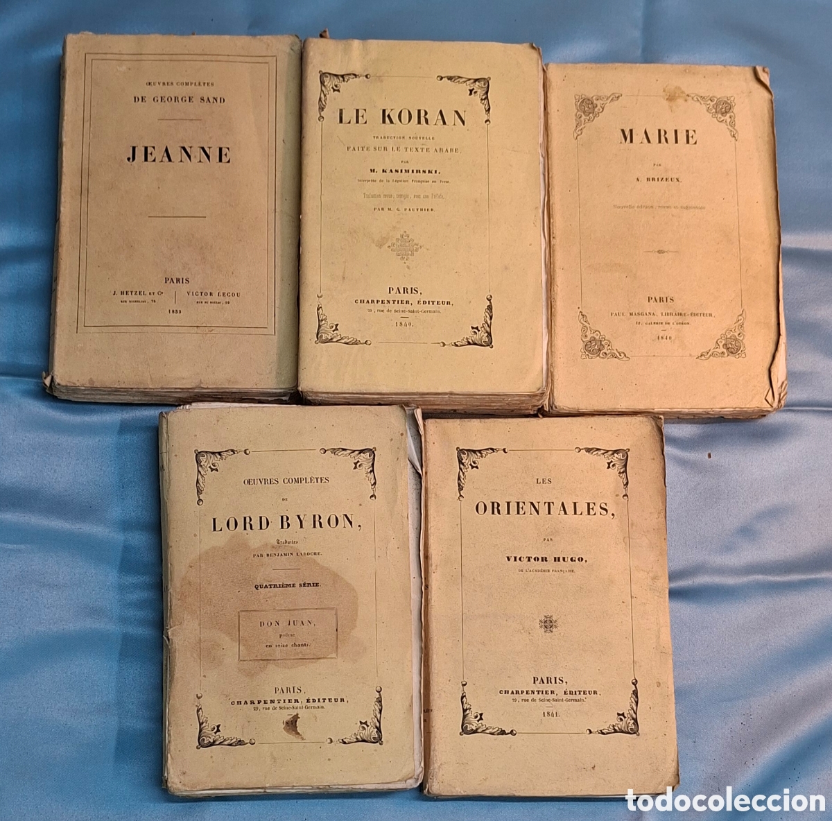 Libros antiguos: Cinco libros antiguos, colecci&oacute;n variada.