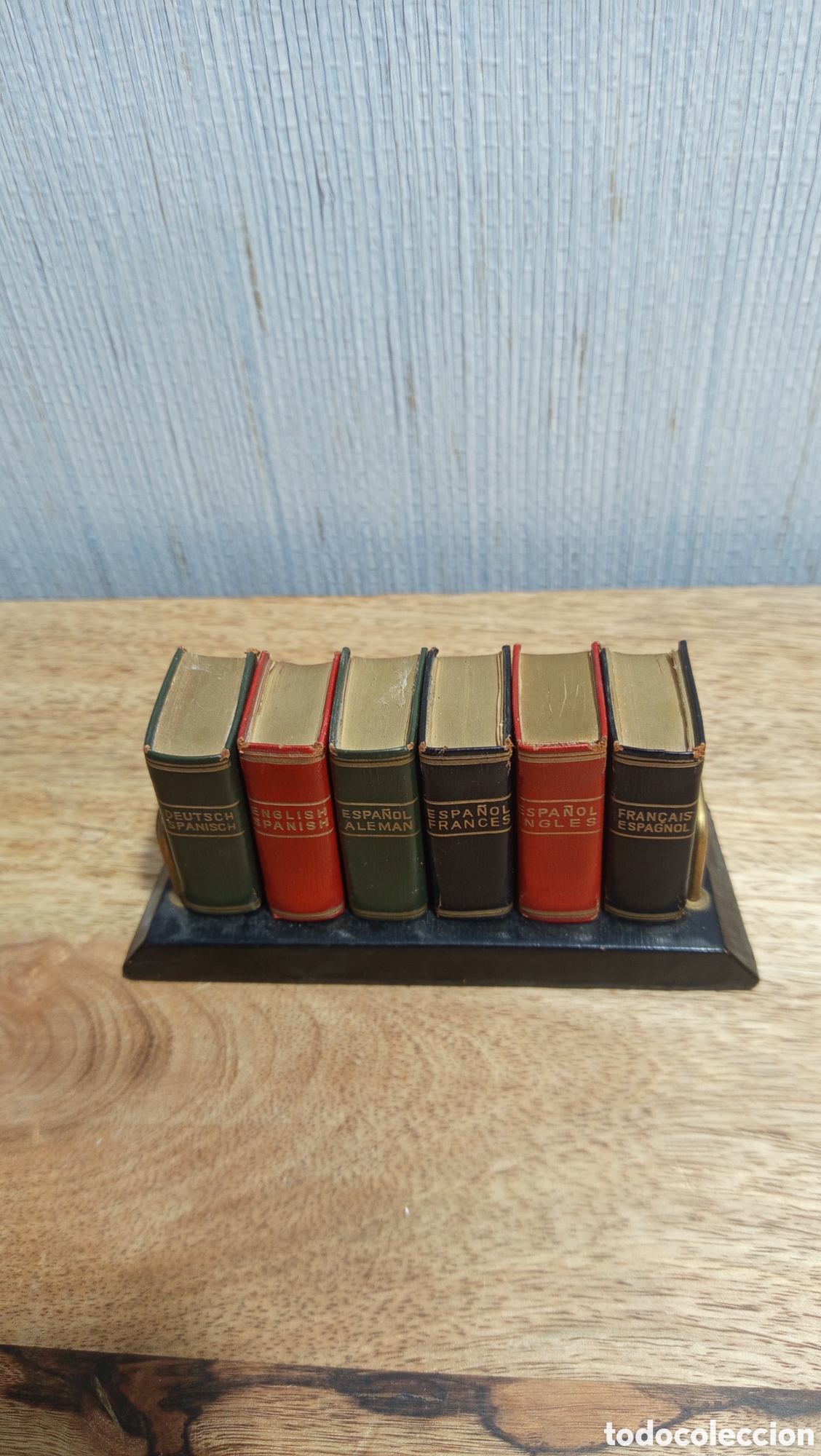 Libros antiguos: Se vende mini diccionario antiguo