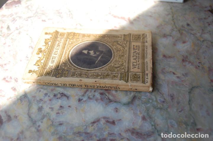 Libros antiguos: VELAZQUEZ EN EL MUSEO DEL PRADO. EDIT. THOMAS. TAPA RUSTICA. - Foto 1