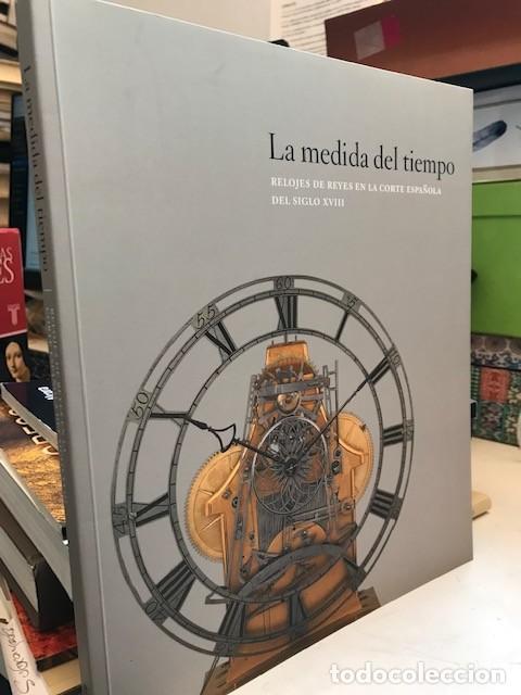 Libros antiguos: LA MEDIDA DEL TIEMPO. RELOJES DE REYES EN LA CORTE ESPA&Ntilde;OLA DEL SIGLO XVIII (con CD)