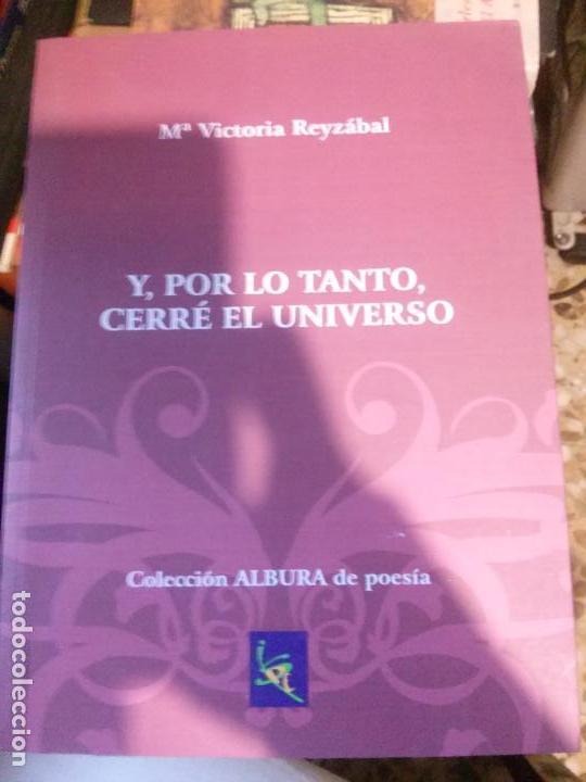 Libros antiguos: y, por tanto cerr&eacute; el universo, m&ordf; victoria reyz&aacute;bal, colecci&oacute;n albura de poes&iacute;a.