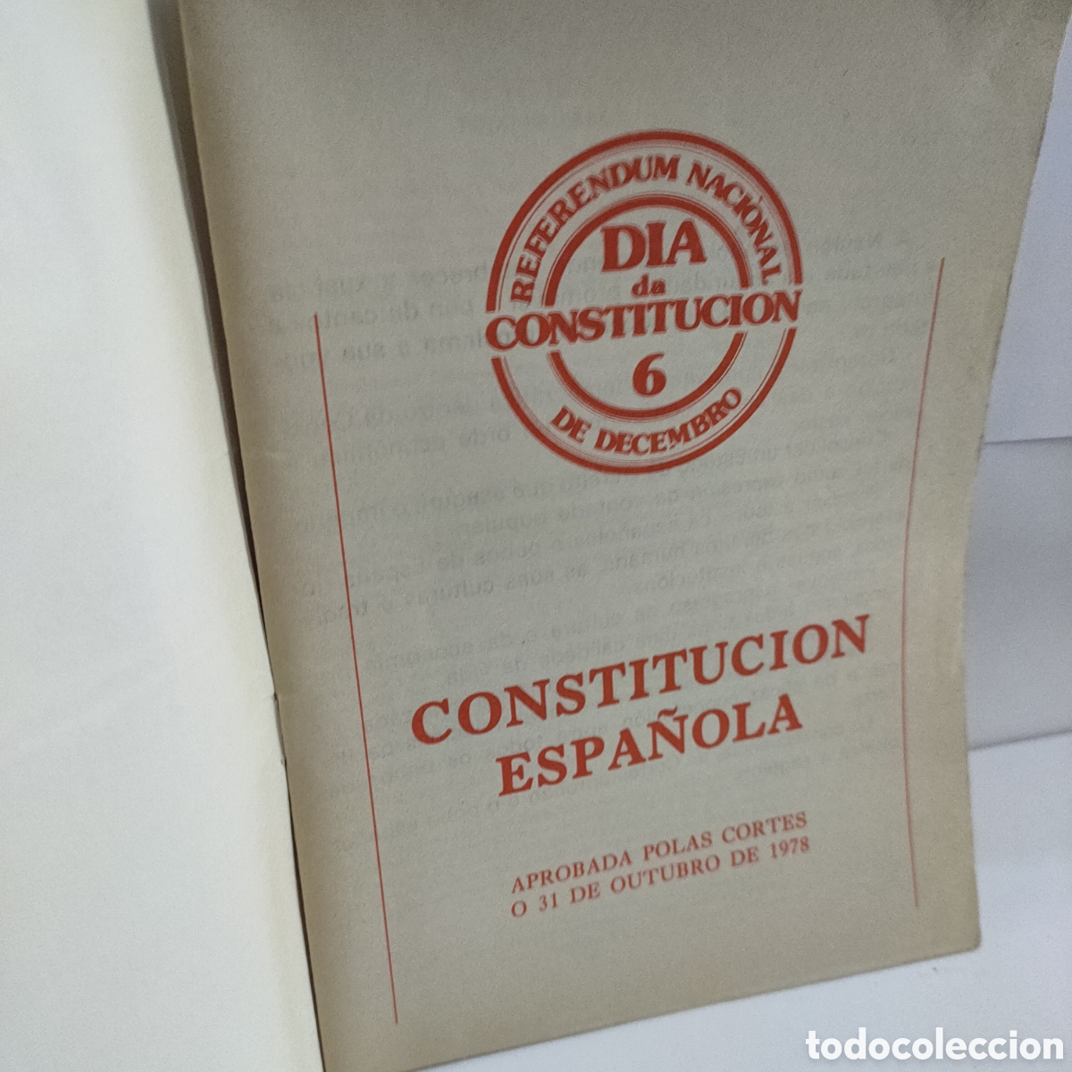 Libros antiguos: Constitucion espa&ntilde;ola. Aprobada polas cortes de 1978. - Foto 2