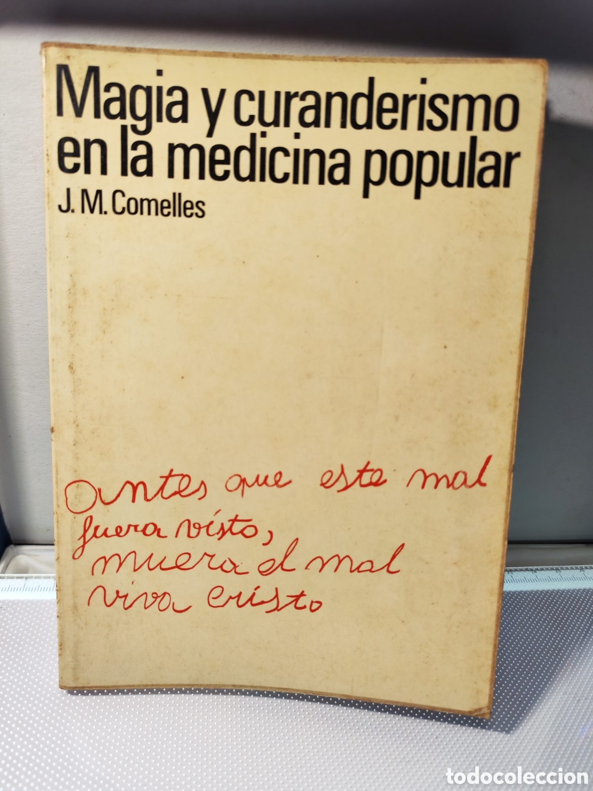 Libros antiguos: Magia y curanderismo en la medicina popular. J.M.Comelles. 1973