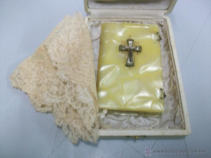 Libros antiguos: MISAL COMUNION DIVINO JESUS CON PA&Ntilde;UELO A BOLILLOS - EN CAJA ORIGINAL