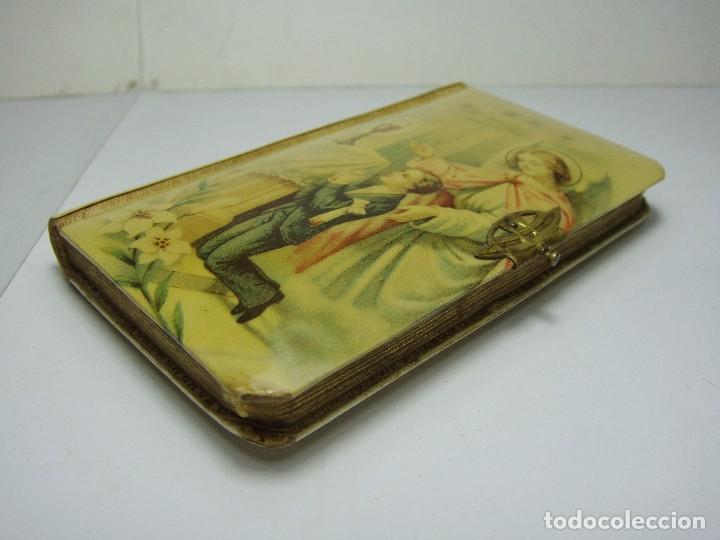 Libri antichi: Antiguo Devocionario Infantil. Libro 1&ordf; Comuni&oacute;n. Canto dorado. 1915. Con grabados.