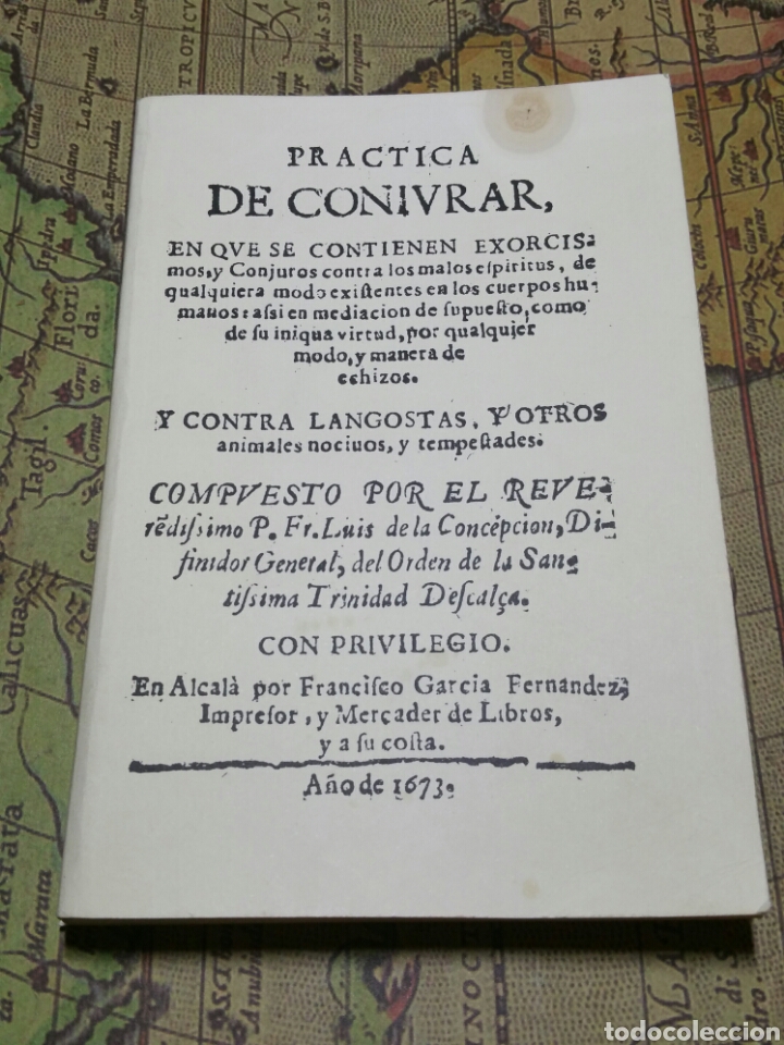 Libros antiguos: Facsimil Pr&aacute;ctica de conjurar 1673 - Foto 1