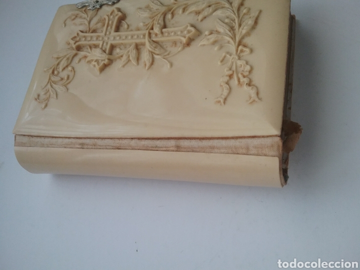 Libros antiguos: Devocionario en celuloide El devoto feligr&eacute;s - Foto 2