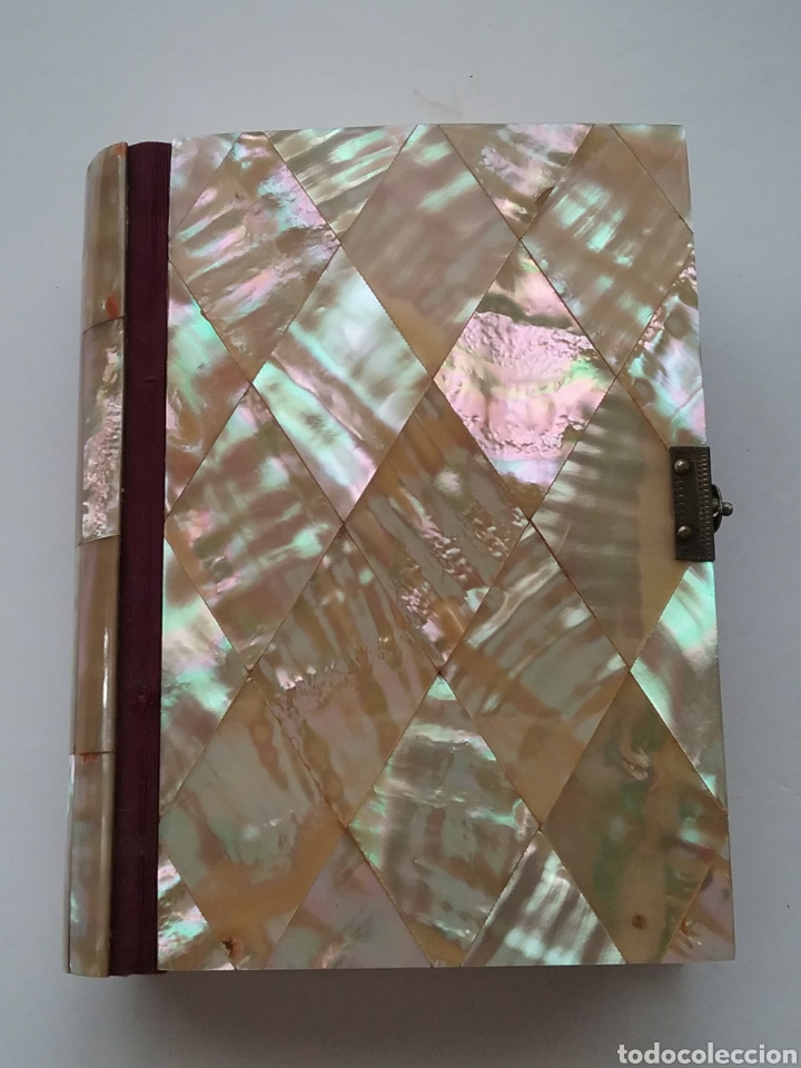 Libros antiguos: Devocionario del sagrado coraz&oacute;n de Jesus en madreperla o nacar y estuche. 1882