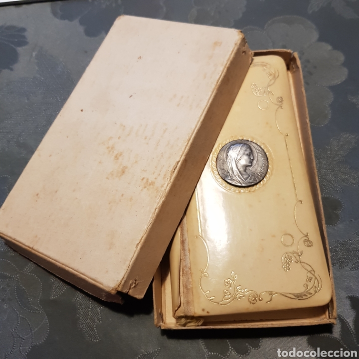 Libros antiguos: Libro de horas del misal romano, tapas duras y medalla Mar&iacute;a. Cantos dorados, 1891.