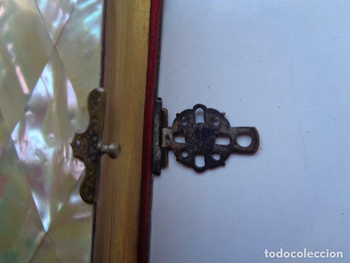 Libros antiguos: LIBRO DE RELIGION CON PASTAS DE NACAR - Foto 4