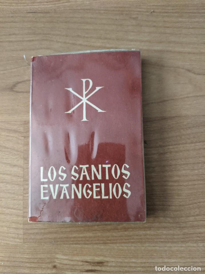 Libros antiguos: ANTIGUO LIBRITO &laquo;LOS SANTOS EVANGELIOS&raquo; VERSI&Oacute;N PETISCO - Foto 1