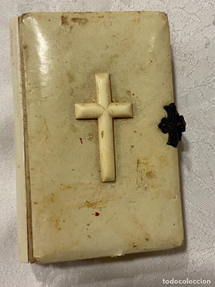 Libros antiguos: C-46. Escaso devocionario Lirio Celeste. Mauri Mil&aacute;n 1.895. Cruz de hueso..