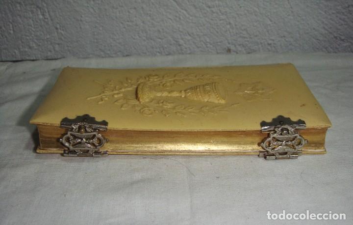 Antiquarische B&uuml;cher: Libro de Comuni&oacute;n. 1893. Peque&ntilde;o oficio de Domingo. Bordes dorados.