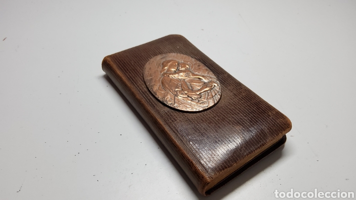 Libros antiguos: Libro religioso &rdquo;Horas Divinas&rdquo; con tapa de cuero y plata. DEVOCIONARIO