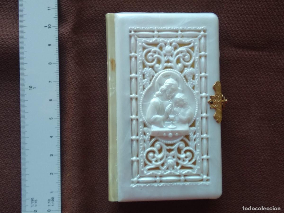 Libros antiguos: Devocionario de primera comuni&oacute;n - Foto 1