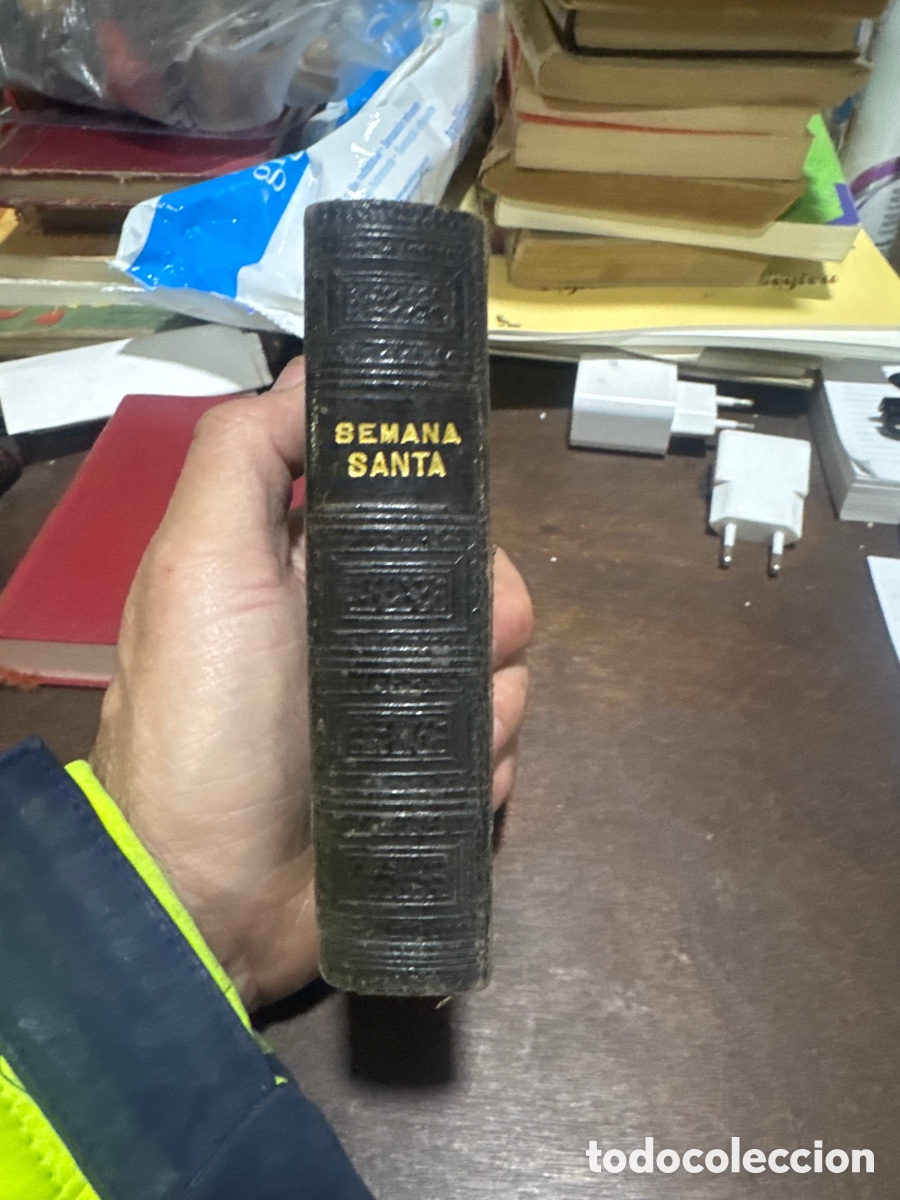 Libros antiguos: Oficio de semana Santa - Foto 1