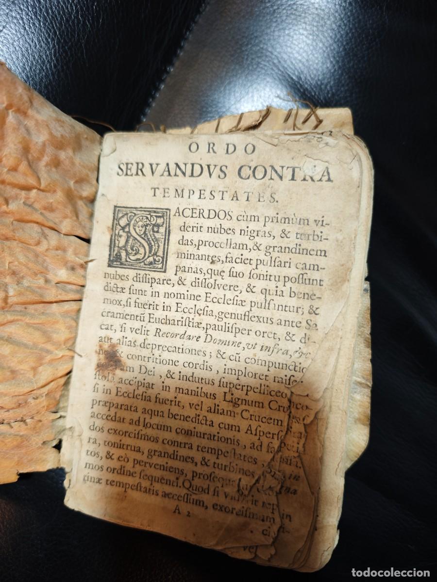 Libros antiguos: Antiguo libro en lat&iacute;n exorcismo - Foto 1