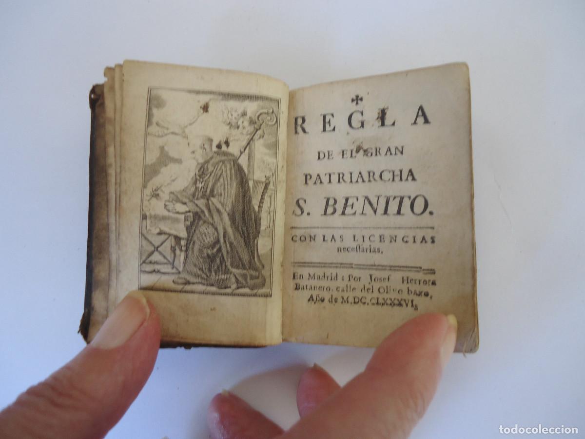 Libros antiguos: Regla de el gran Patriarcha San Benito. Miniatura 7 x 5 cm. 1786. Rara edici&oacute;n.