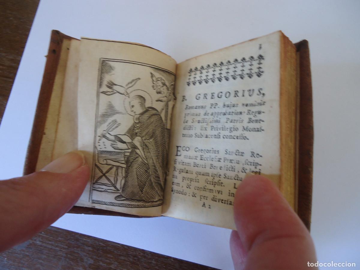 Libri antichi: Regula Sanctissimi Patris Benedicti Abbatis. 1766. Miniatura 6,5 x 4,6 cm.