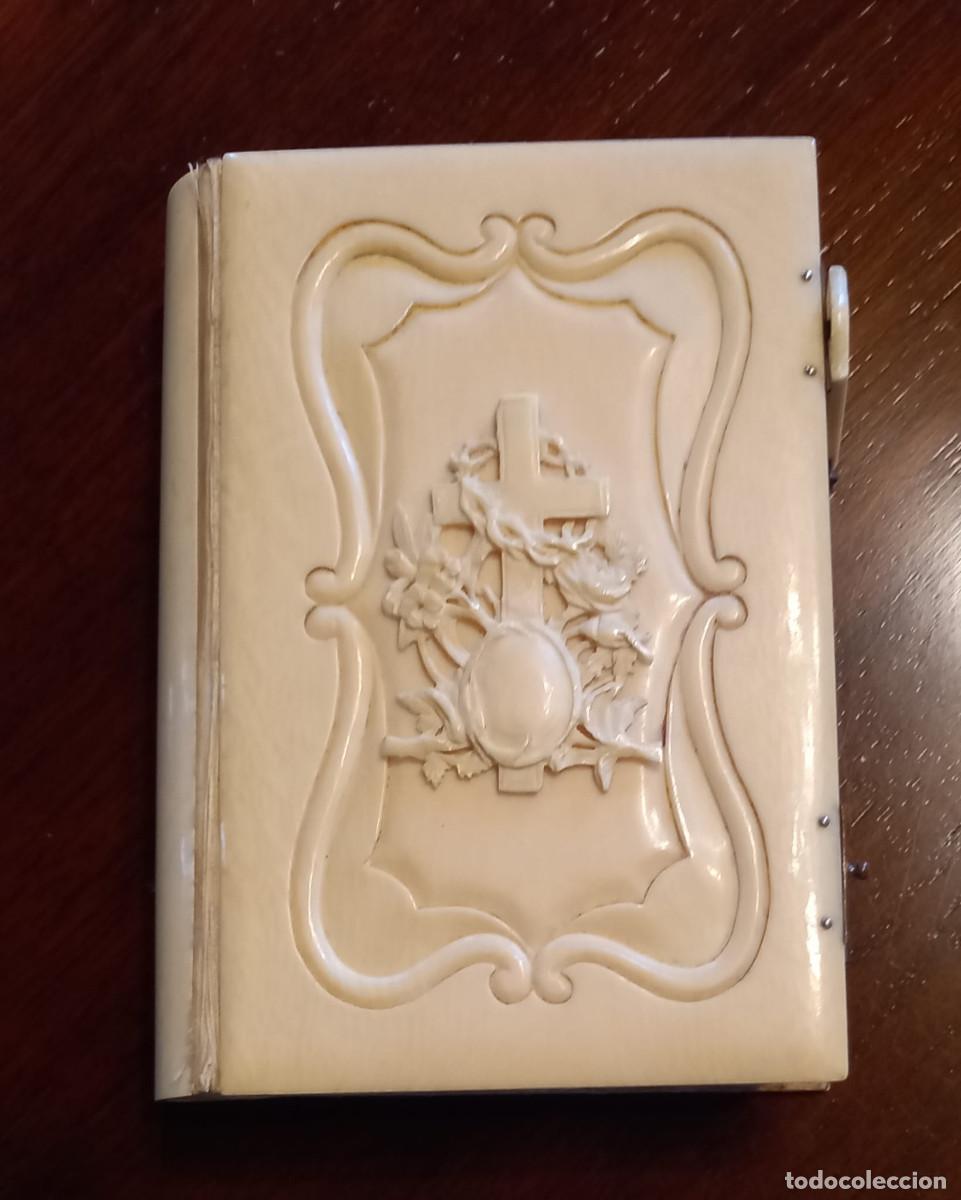 Libros antiguos: &rdquo;Oficio Divino&rdquo; cubiertas de n&aacute;car tallado de 1879