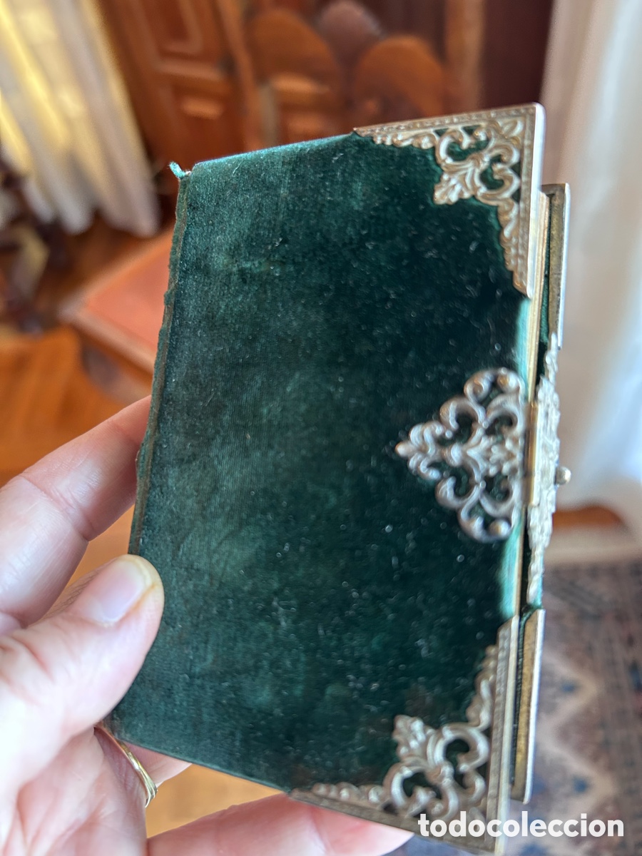 Libros antiguos: Antiguo Petit Paroissien (Par&iacute;s) - Misal en terciopelo verde y cierres calados - S. XIX / S. XX