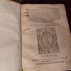 Libros antiguos: TRACTATUS DE PARTITIONIBUS 1º EDICCION PERGAMINO ¡¡1595¡¡ SIGLO XVI . CASTELLANO Y LATIN MUY RARO
