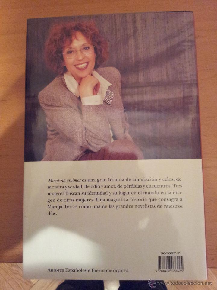 Libros antiguos: Mientras vivimos ---Maruja Torres - Foto 3