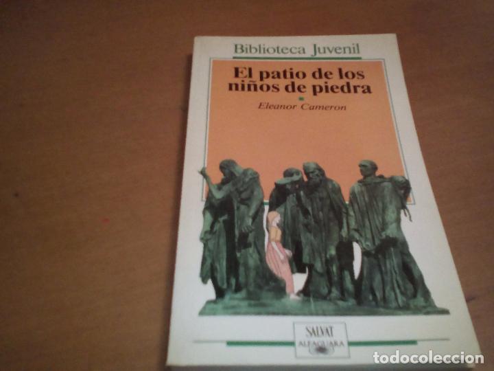 Libros antiguos: El patio de los ni&ntilde;os de piedra - Foto 1