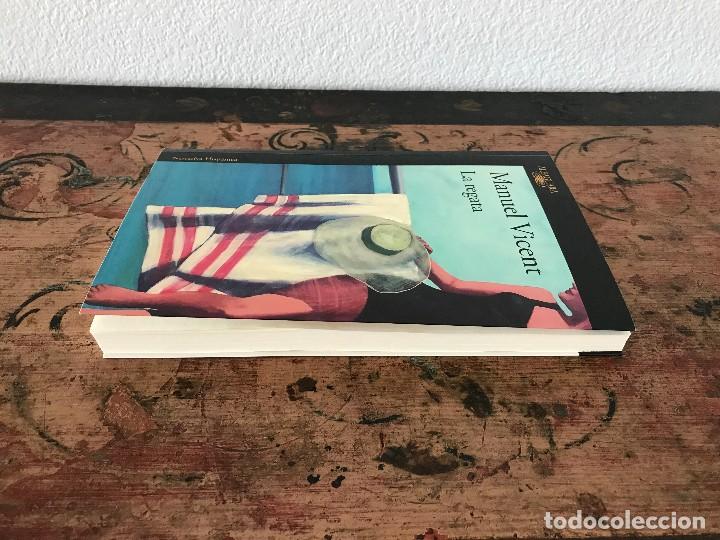 Libros antiguos: La regata.Manuel Vicent - Foto 3