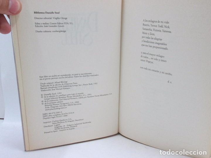 Libros antiguos: LIBRO - DANIELLE STEEL - UNA CUREL BENDICI&Oacute;N - Foto 2