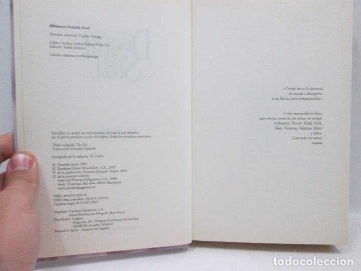 Libros antiguos: LIBRO - DANIELLE STEEL - EL BESO - Foto 2