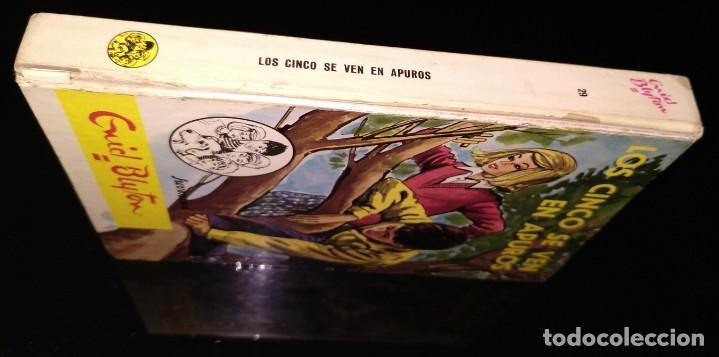 Libros antiguos: LOS CINCO SE VEN EN APUROS - ENID BLYTON - Foto 2