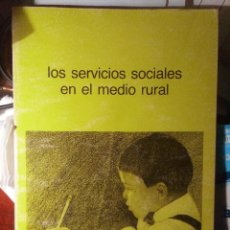 Libros antiguos: VENDO LIBRO (LOS SERVICIOS SOCIALES EN EL MEDIO RURAL).. Lote 121184915