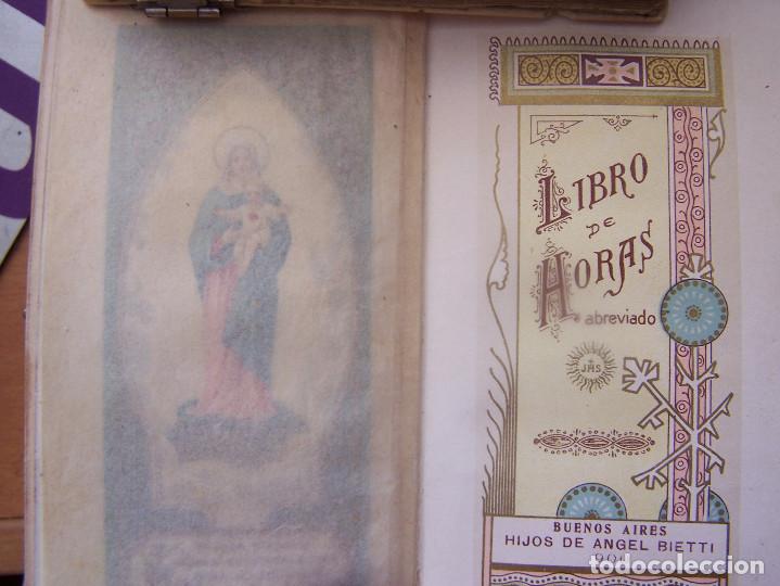 Libros antiguos: Libro de Primera Comuni&oacute;n. Tapas en pergamino barnizado. 1930. - Foto 2