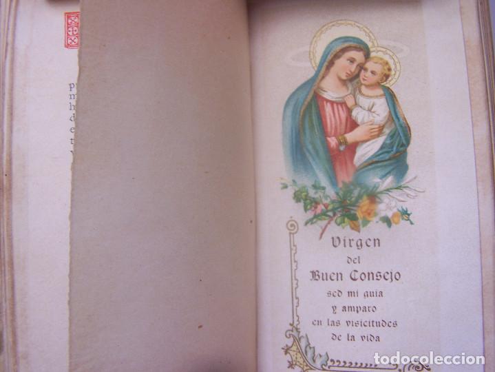 Libros antiguos: Libro de Primera Comuni&oacute;n. Tapas en pergamino barnizado. 1930. - Foto 3