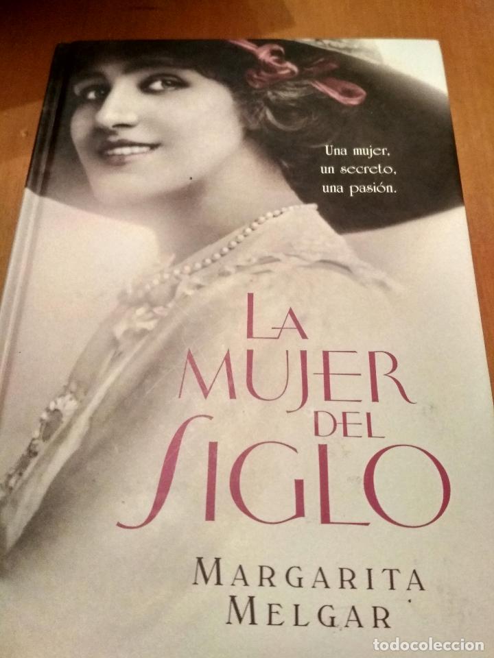 Libros antiguos: La mujer del siglo - Foto 1