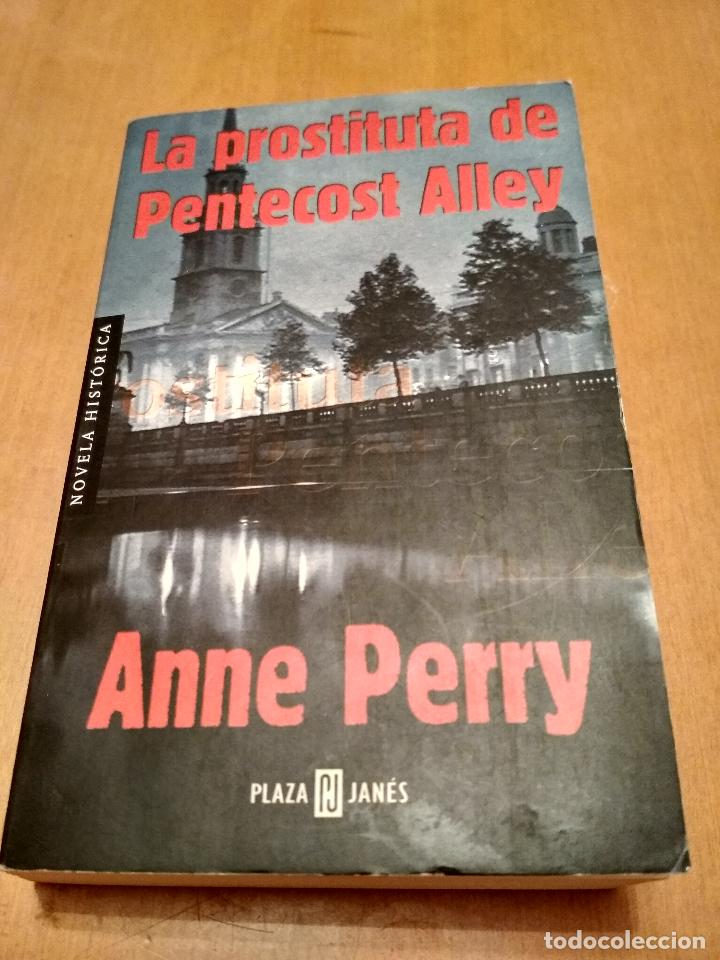 Libros antiguos: La prostituta de pentecost alley - Foto 1