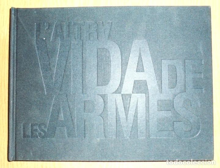 Antiquarische B&uuml;cher: L&rsquo;altra vida de les armes, cat&agrave;leg de l&rsquo;exposici&oacute;. Carme Clusellas i diferents museus