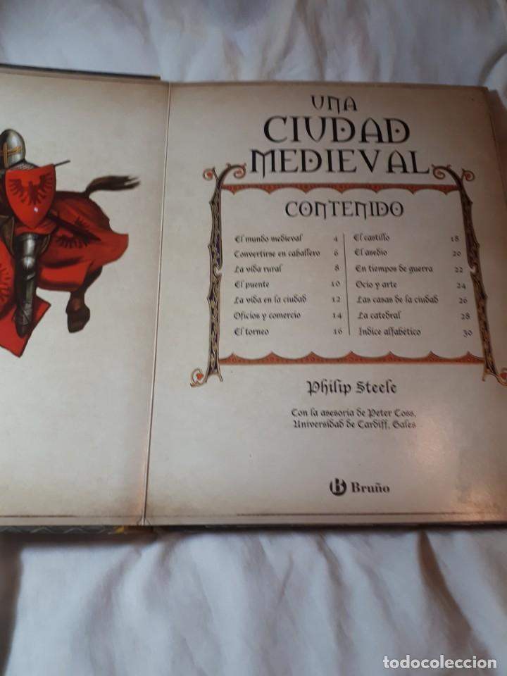 Libros antiguos: UNA CIUDAD MEDIEVAL. pop-up - Foto 1