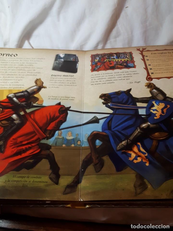 Libros antiguos: UNA CIUDAD MEDIEVAL. pop-up - Foto 3