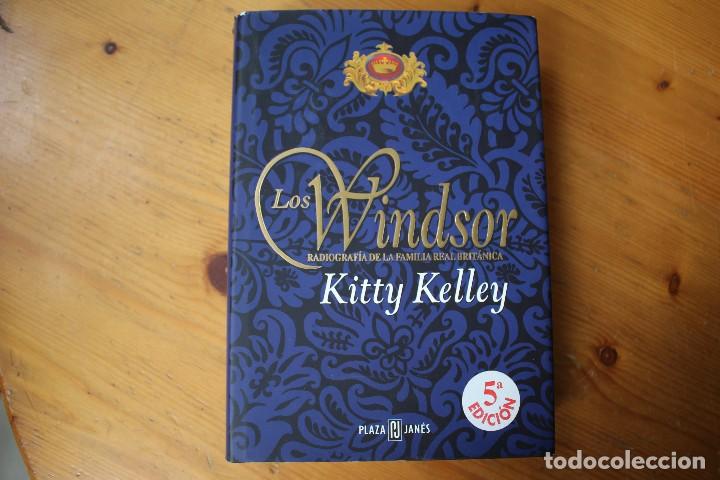 Libros antiguos: LOS WINDSOR - Foto 1