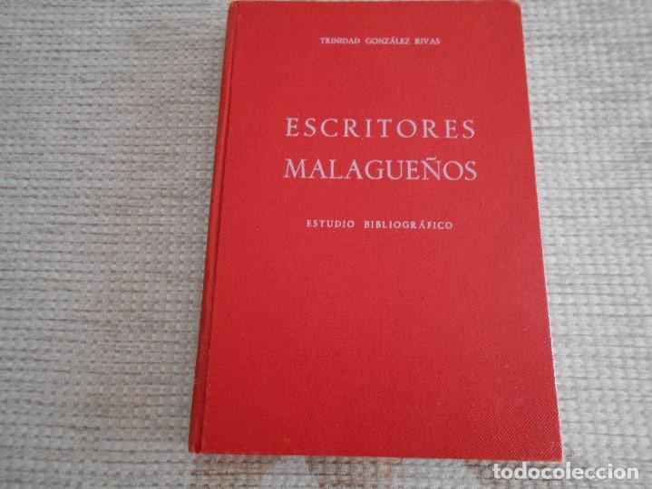 Libros antiguos: libro de escritores malague&ntilde;os - Foto 1