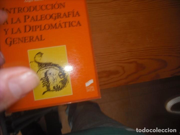 Libros antiguos: INTRODUCCI&Oacute;N A LA PALEOGRAF&Iacute;A Y DIPLOM&Aacute;TICA - Foto 1