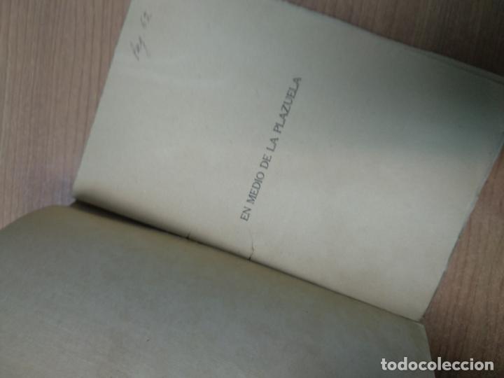 Libros antiguos: En medio de la plazuela - antonio cases - Foto 2